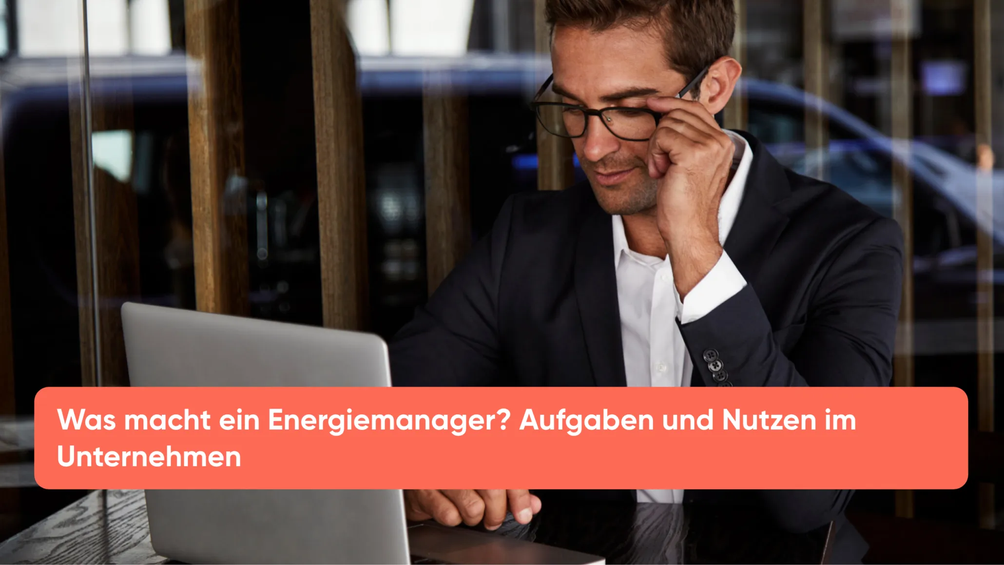 Energiemanager analysiert Verbrauchsdaten mehrerer Gebäude
