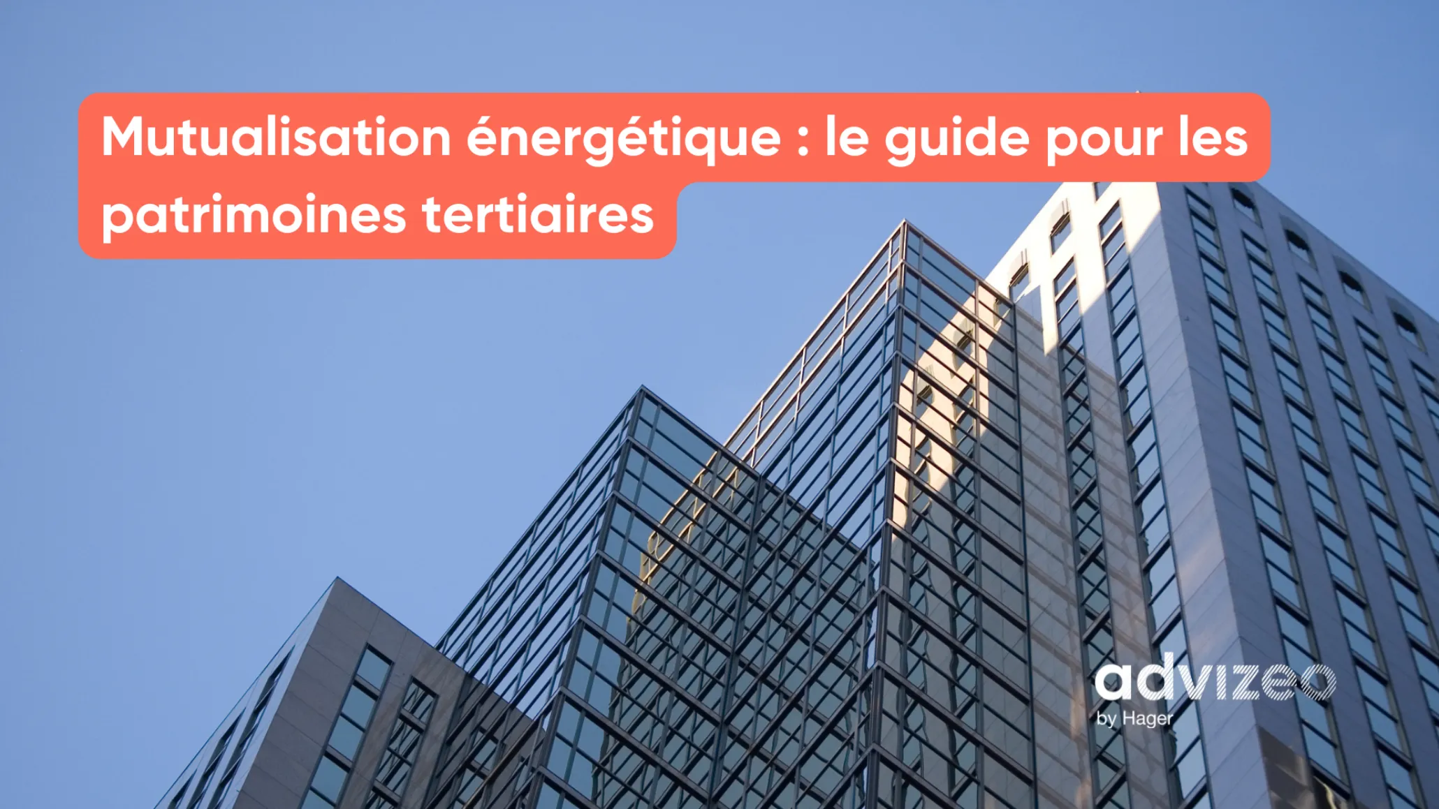 Pourquoi mutualiser : les bénéfices pour un patrimoine • Concentrer les investissements. On finance d'abord les actions qui font économiser le plus de kWh par euro dépensé. • Étaler les travaux. Le plan pluriannuel d'investissement (PPI) suit le rythme des cycles de rénovation et de renouvellement des équipements. • Éviter les travaux disproportionnés. Les derniers points de pourcentage sont souvent les plus chers à obtenir sur un bâtiment ancien. • Simplifier le pilotage. Un patrimoine se gère avec une trajectoire globale, un reporting unique et des arbitrages budgétaires plus lisibles. Qui peut mutualiser ? Ce qui change pour les locataires Depuis 2020, le texte prévoit la mutualisation à l'échelle de tout ou partie du patrimoine soumis à l'obligation. Il ne la réserve pas explicitement aux propriétaires. Beaucoup de locataires multisites (réseaux d'agences, enseignes, entreprises de services) l'avaient donc intégrée à leur trajectoire. La situation a changé avec l'arrivée de la fonctionnalité sur OPERAT. Elle n'est pas accessible aux locataires. L'administration retient une lecture du mot « patrimoine » au sens de patrimoine immobilier, donc de propriété. Il s'agit d'une interprétation administrative. Le texte lui-même n'a pas été modifié, et certains acteurs du secteur la contestent. La position peut encore évoluer, mais il est risqué de bâtir une stratégie sur cette hypothèse. En pratique : • Propriétaires, foncières, bailleurs : la mutualisation reste un levier de pilotage du patrimoine. • Locataires multisites : l'objectif se pilote site par site. Le suivi des consommations, l'optimisation de l'exploitation, la modulation et le dialogue avec le bailleur deviennent prioritaires.